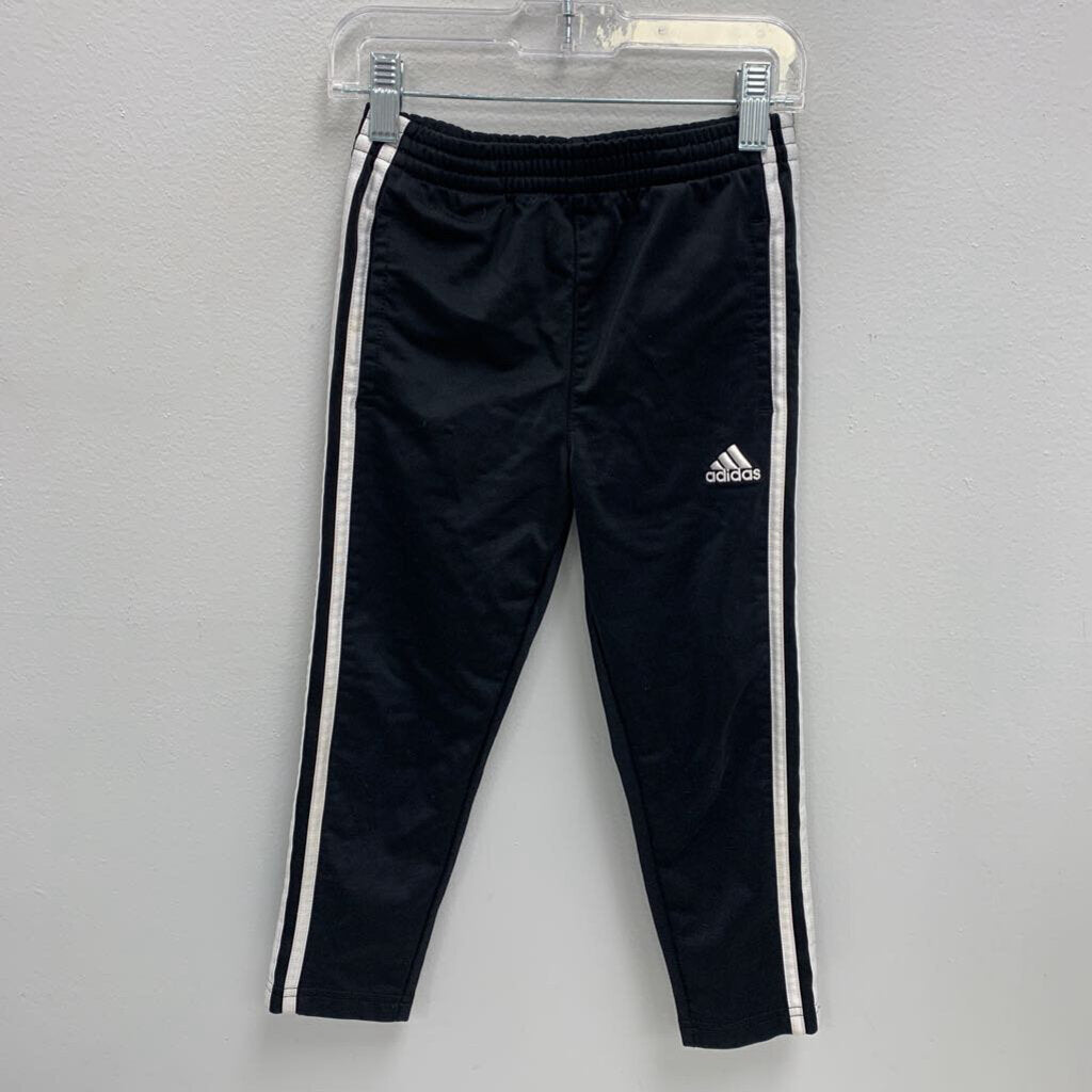 5: Classic 3S Tricot Jogger Pants