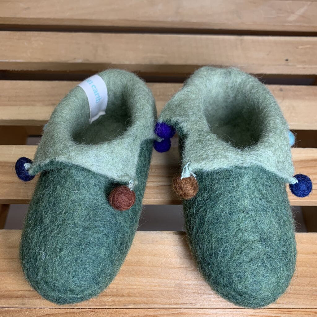 6-12M: Wool Felt Slippers - Holiday Elf