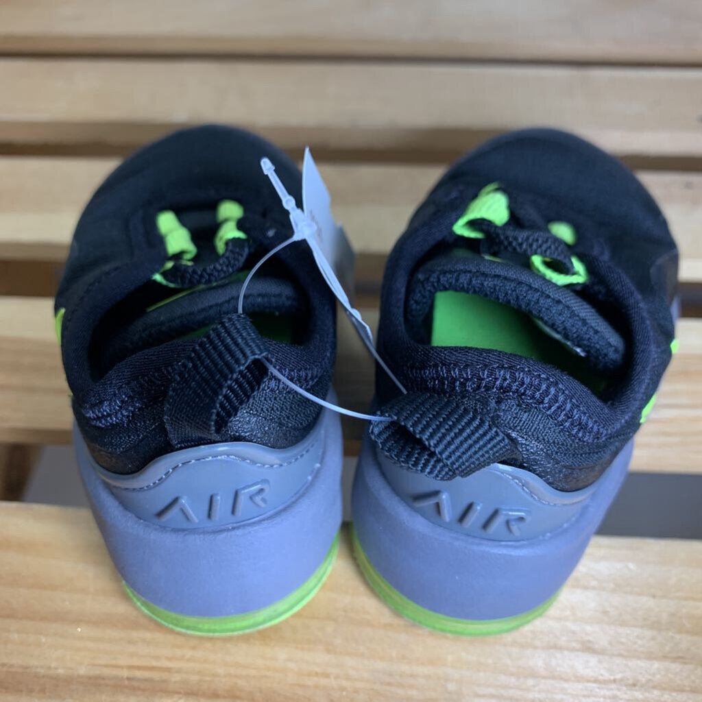 3: Air Max Motion 2 Sneakers