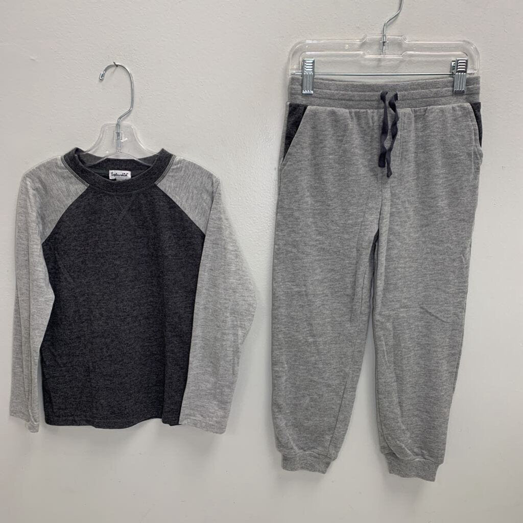 6: Raglan T-Shirt + Joggers w/ Pockets