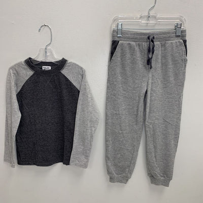 6: Raglan T-Shirt + Joggers w/ Pockets