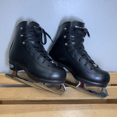 11: Diamond Ice Skates w/ Blade Covers