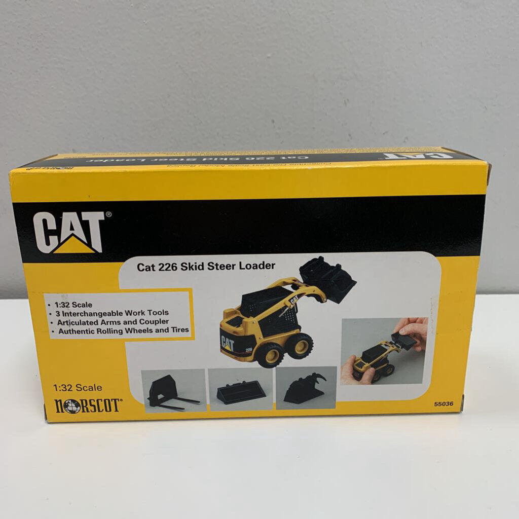 1:32 CAT 226 Skid Steer Loader (55036) NIB