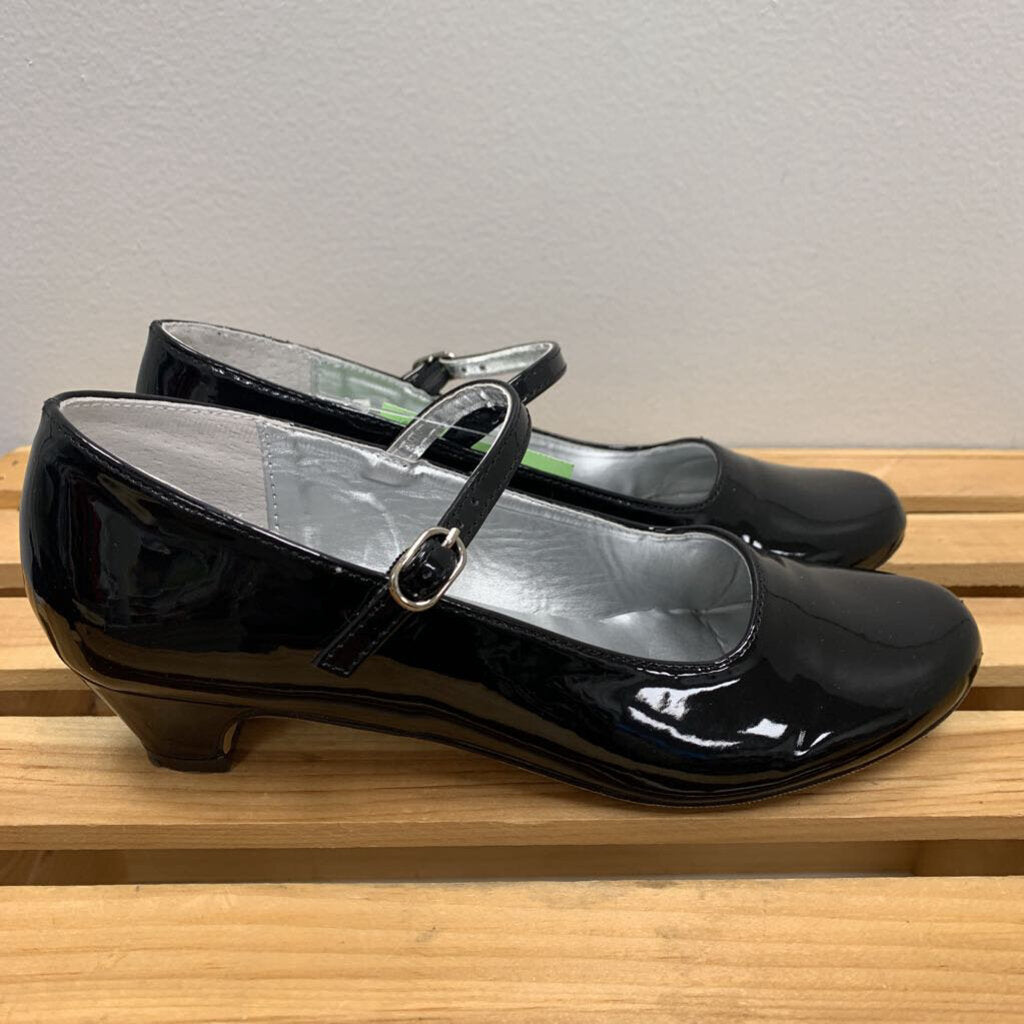 4: Seeley Black Patent Mary Jane Pumps