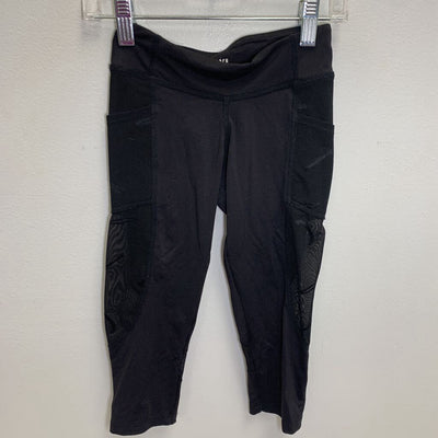 8: Capri Leggings - Mesh Panels