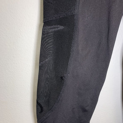 8: Capri Leggings - Mesh Panels