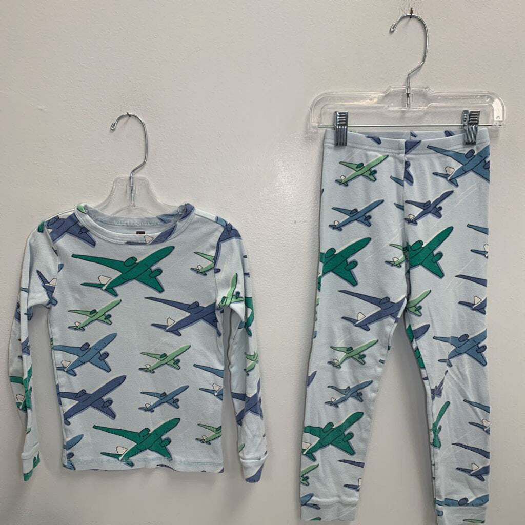 6: Pajama Set - Away We Go Airplanes