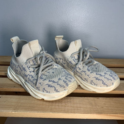 8.5: Knit Boost Dupes (Size 25)