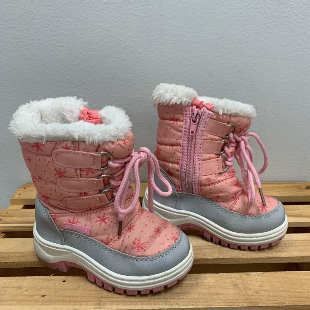 7: Insulated Snow Boots (EU size 23)