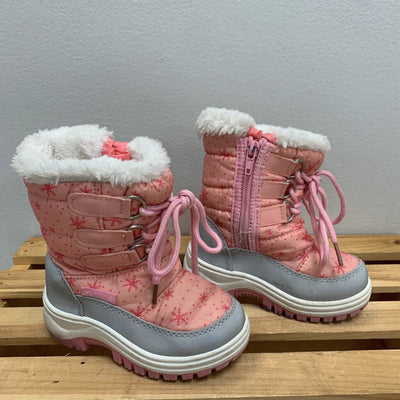 7: Insulated Snow Boots (EU size 23)