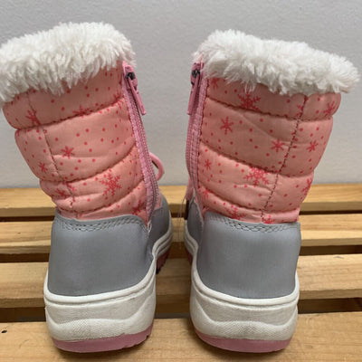 7: Insulated Snow Boots (EU size 23)