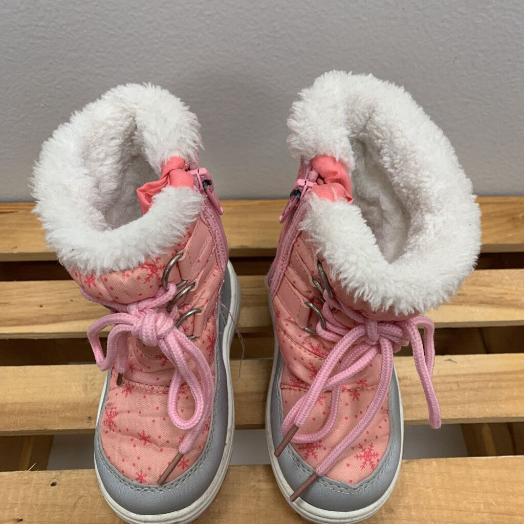 7: Insulated Snow Boots (EU size 23)