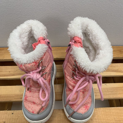 7: Insulated Snow Boots (EU size 23)