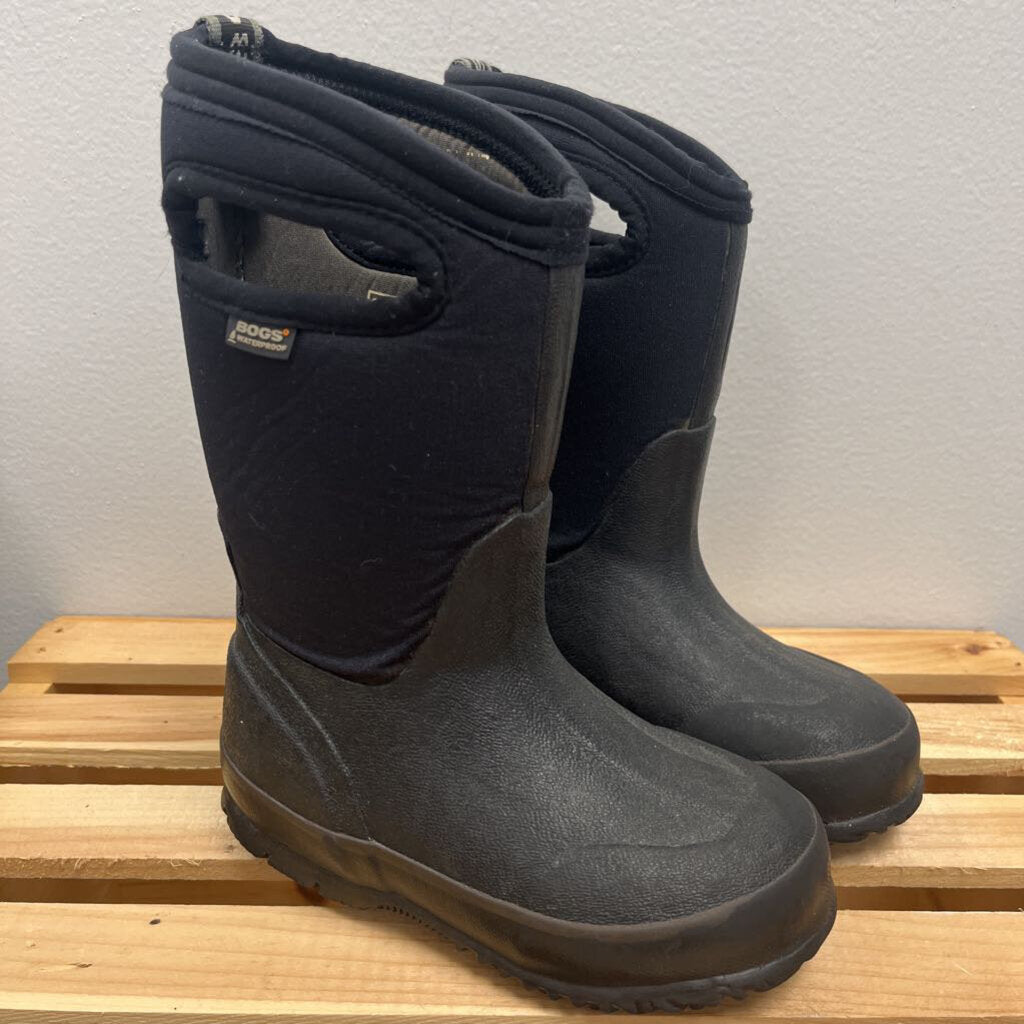 Size 10: Bogs black waterproof boots