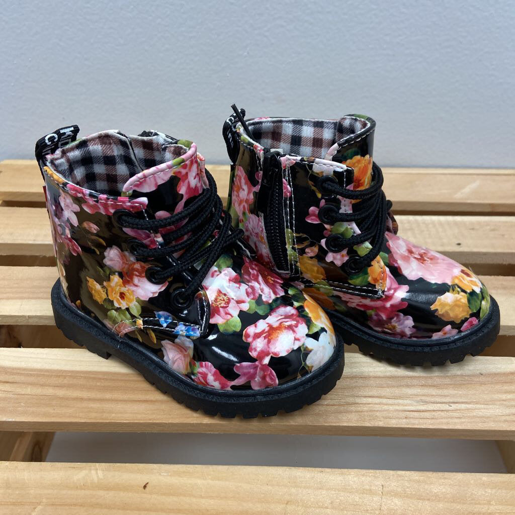 5.5: Maxu Black Floral Boots NWT
