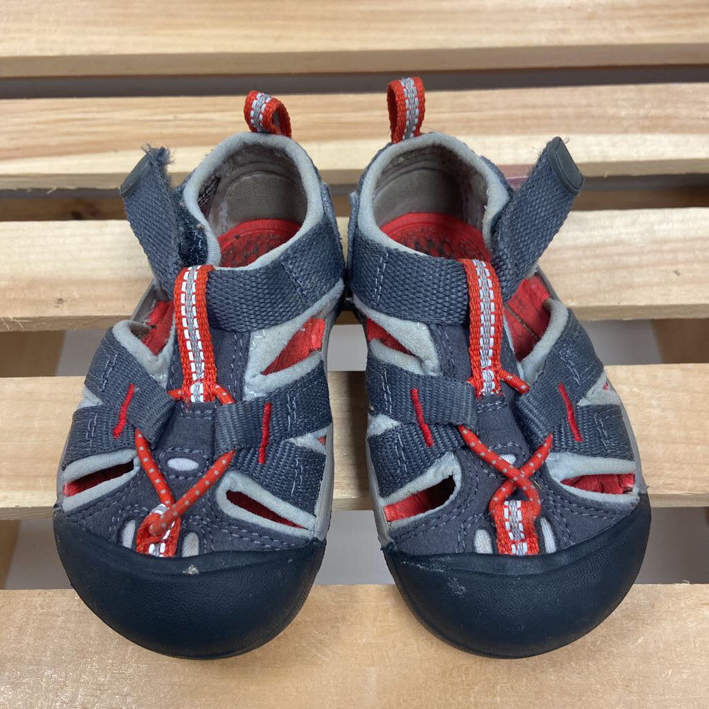 4: KEEN grey waterproof sandals